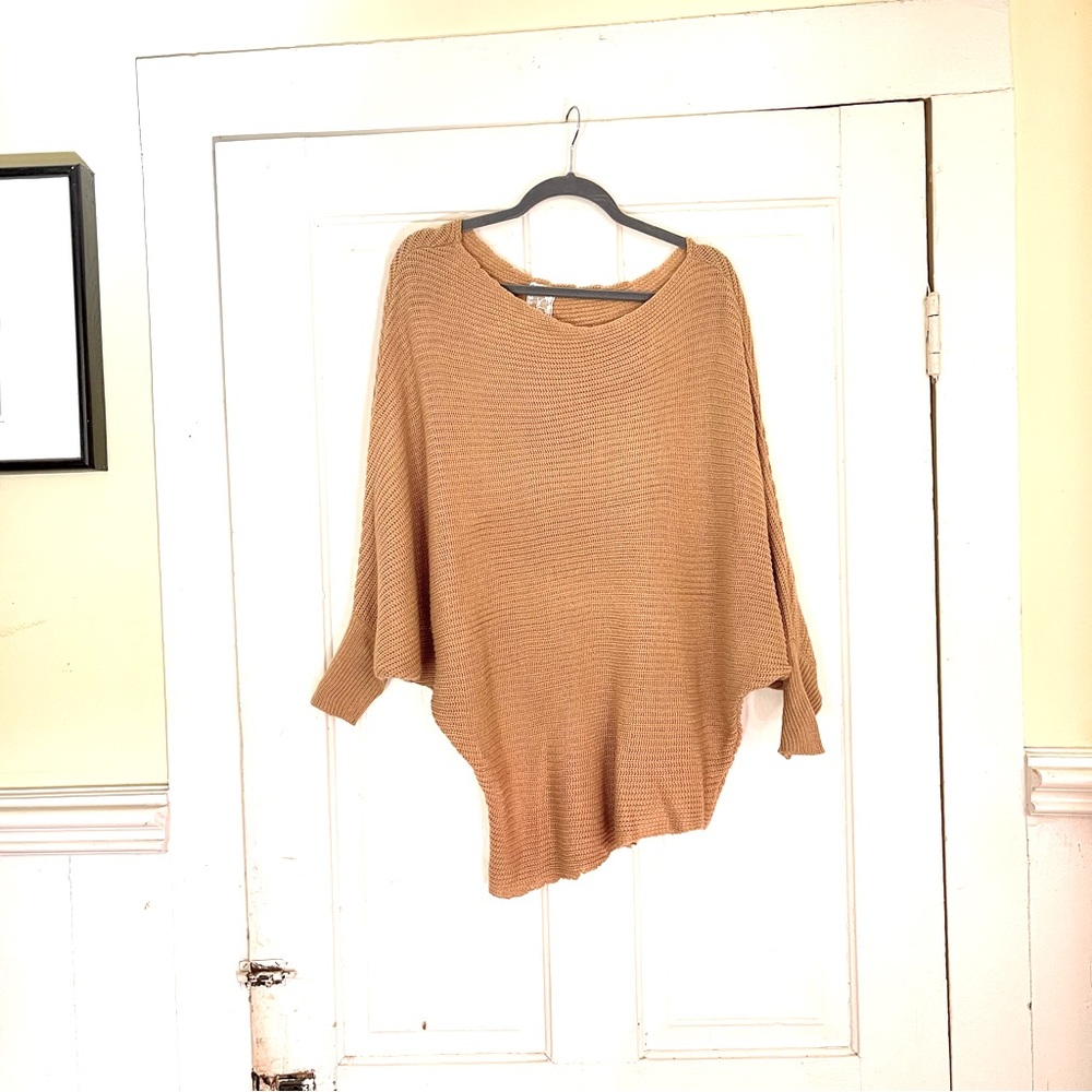 Sadie & Sage Sweater Tan Asymmetrical hem Acrylic Dolman sleeves scoop neck sz L